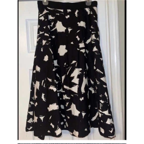 Banana Republic Dresses & Skirts - NWOT, beautiful Banana Republic Skirt, 
Black & White, Size 8